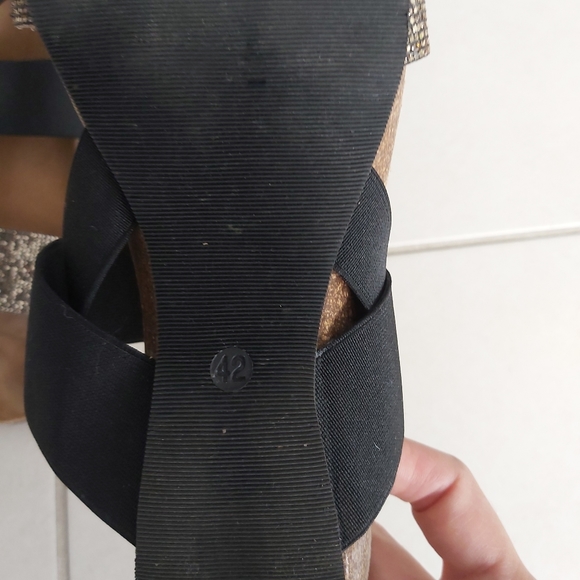 Sandals - Picture 5 of 6